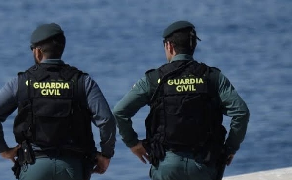 إسبانيا: توقيف ضابط بالحرس المدني لتلقيه 30 ألف يورو مقابل تسهيل مرور شحنات المخدرات