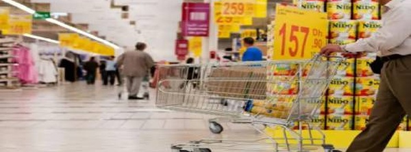 من الهواتف إلى اللحوم والعجائن.. إليكم قائمة المواد التي ستنخفض أسعارها بفضل "مقص الضرائب"