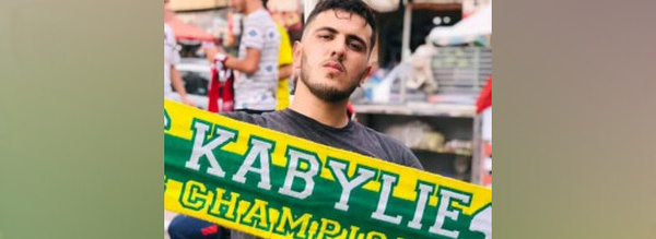 محكمة جزائرية تقضي بسنتين حبسا نافذا لمشجع بسبب قميص يحمل خريطة المغرب كاملة