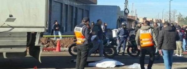 شاحنة تنهي حياة شاب وزوجته الحامل في حادثة سير مروعة