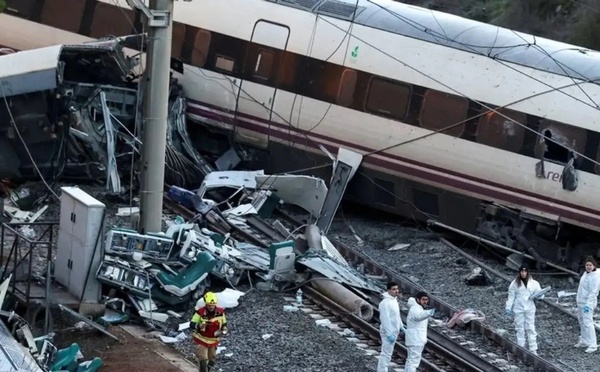 حادث اصدام قطارين بإسبانيا.. مغربي ضمن الضحايا