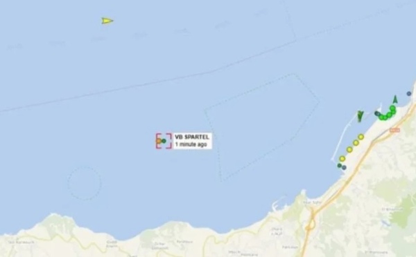 زورق مغربي يبدأ إنقاذ ناقلة نفط روسية  قبالة ساحل طنجة