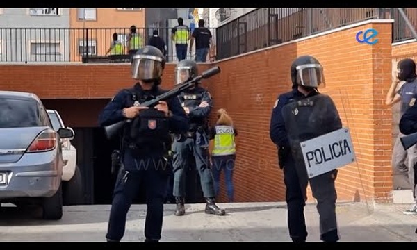 مقتل جندي إسباني وحرق ممتلكات.. عنف خطير يهز حي المغاربة بالمدينة المحتلة