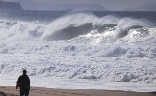 وزارة التجهيز والماء توصي المواطنين بالابتعاد عن البحر خلال اليومين المقبلين