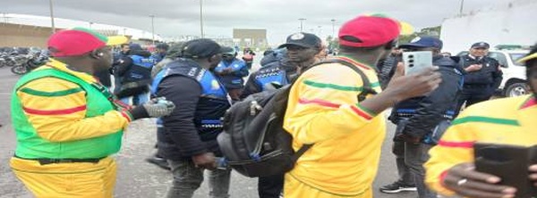 كواليس نهائي "الأسود": ضباط السنغال كانوا شركاء في القرار الأمني ومواجهة الانفلاتات