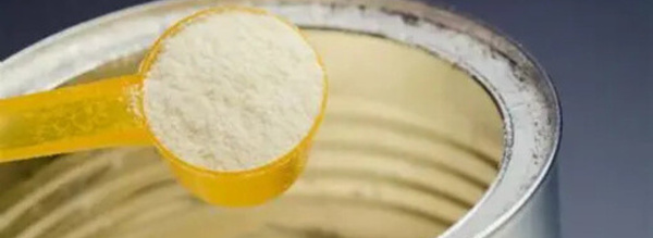 من جديد.. فرنسا تتحرك لسحب حليب أطفال من الأسواق