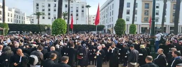 شلل تام في المحاكم المغربية: جمعية هيئات المحامين تقرر الاستمرار في الإضراب الشامل