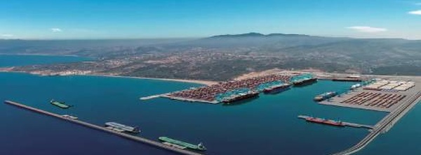 الناظور والداخلة.. موانئ استراتيجية تثير اهتمام الإعلام الدولي