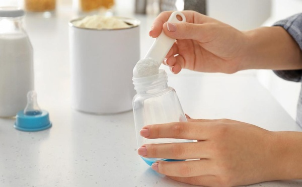 بعد الإنذارات الأوروبية.. هل حليب الأطفال آمن في السوق المغربية؟ 