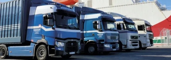 مستثمرون بالناظور غاضبون بسبب تعطيل شاحناتهم بالميناء… ويتساءلون: من المستفيد؟