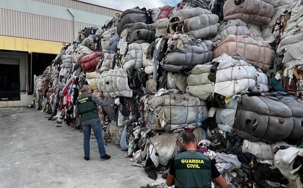 تحقيق أمني بإسبانيا حول نقل غير قانوني للنفايات النسيجية من المغرب