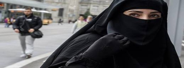 مدينة إسبانية تقيد الولوج عند إخفاء الوجه بالكامل.. تفاصيل تهم الجالية