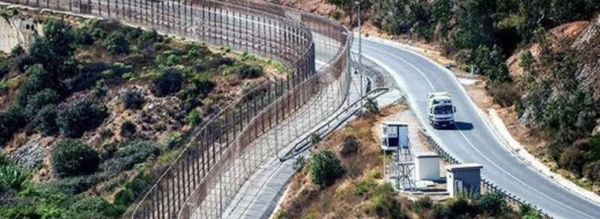 موجة برد قارس تزهق حياة مهاجر غير نظامي عند سياج المدينة المحتلة