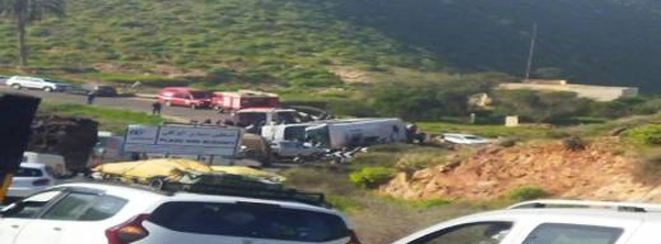 وفاة 4 من موظفي الأمن وإصابة العشرات في حادث سير