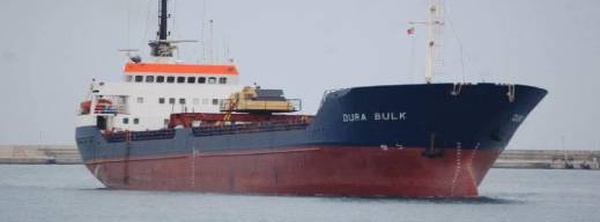 تفاصيل غرق سفينة محملة بالكلنكر قبالة السواحل المغربية وتحرك عاجل للسلطات المغربية