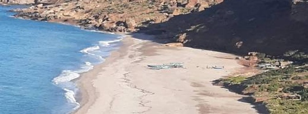 "الشناقة" يحرمون الساكنة من خيرات بحرهم.. غضب بسيدي حساين بسبب "طيران" أسعار السمك في الميناء