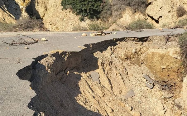 تدهور خطير للطريق بين بودينار وإفاسيا بعد التساقطات المطرية