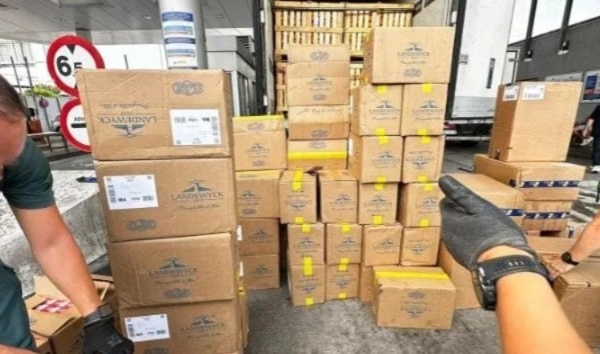 إحباط تهريب عشرات الآلاف من علب السجائر المغربية بميناء الجزيرة الخضراء