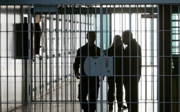 سجين مغربي يفر من سجن فرنسي بهوية مزورة وتحقق أمني موسع