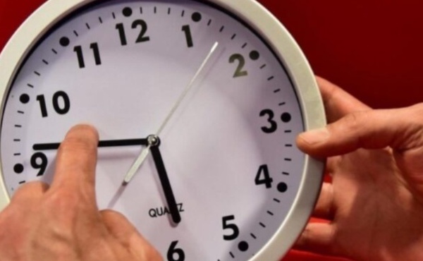 20 ألف مواطن يطالبون بالعودة إلى الساعة القانونية