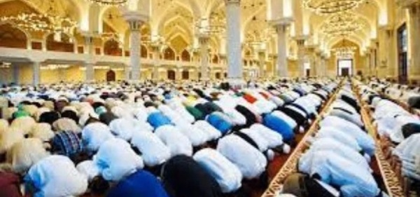 بسبب التقلبات الجوية..  صلاة العيد  في الحسيمة تقام بالمساجد