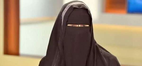 بلدية بإسبانيا تصدر قرارا يقيد٠ دخول المنقبات لمبانيها