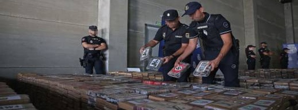 قرار قضائي مفاجئ في إسبانيا.. إطلاق سراح متهمين في أكبر شبكة كوكايين