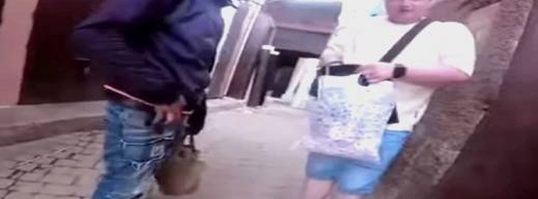 الأمن يتفاعل بسرعة مع فيديو ابتزاز سائح.. توقيف المشتبه فيه وشكر من الضحية