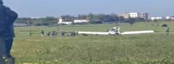 عطل مفاجئ ينهي رحلة طائرة في حقل فلاحي بمنطقة بوقنادل