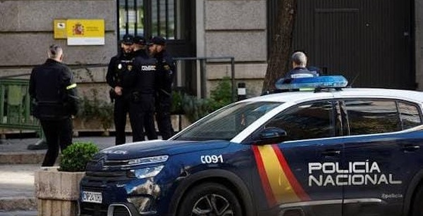 توقيف أستاذ جامعي مغربي بإسبانيا بعد تخليه عن طفليه للاستفادة من نظام الرعاية