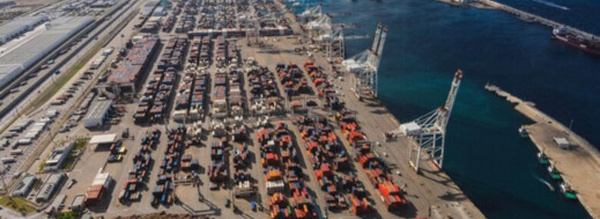 ازدحام غير مسبوق بميناء طنجة يدفع خبراء للتوصية بتسريع تشغيل الناظور غرب المتوسط