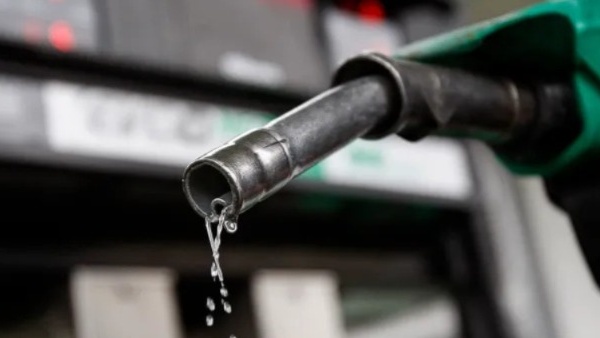 فوضى بمحطات الوقود قبل الزيادات.. واتهامات لشركات المحروقات  تقليص التزويد