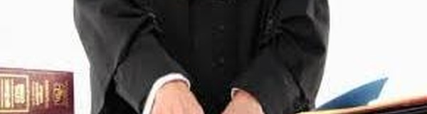 محاكمة “محامٍ مزيف” بالحسيمة.. إدانة بتهمة انتحال الصفة وتعويض مالي للضحية