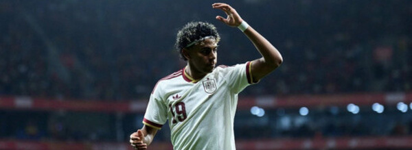 “أنا مسلم”.. يامال يدين الهتافات العنصرية في ودية إسبانيا ومصر