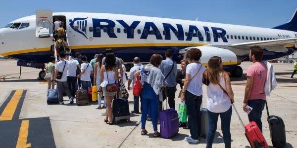 الناظور ضمن الوجهات المتأثرة… مخاوف من تقليص رحلات Ryanair نحو المغرب