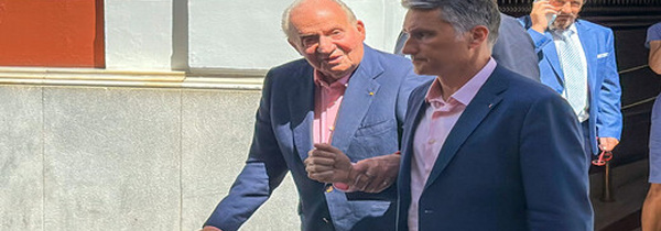 الملك السابق خوان كارلوس يعود لإسبانيا بعد سنوات من الغياب… ظهور مفاجئ يثير الجدل