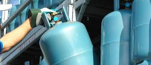 أزمة الغاز تهدد الأسر بالناظور.. موزعو “البوطا” يعلنون إضراباً لمدة 48 ساعة