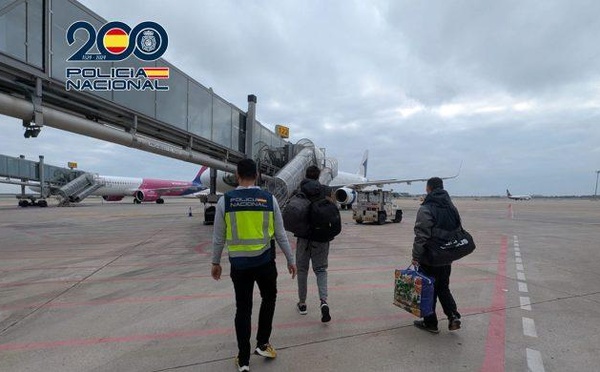 إسبانيا.. جدل حول ترحيل مهاجر مغربي رغم استيفائه شروط التسوية