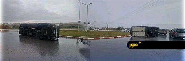 بسبب "الطريق الزلقة".. انقلاب شاحنة من الحجم الكبير بمدخل مدينة سلوان