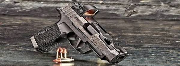 استنفار بمطار مراكش المنارة.. توقيف سائح أمريكي وبحوزته مسدس أوتوماتيكي ورصاص حي