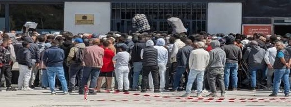 طوابير قياسية أمام قنصلية المغرب بألميريا.. سباق محموم نحو "تسوية الأوضاع"