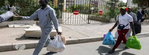 بعد 3 أشهر من العقوبة.. أول دفعة من مشجعي السنغال تستعيد حريتها بالمغرب