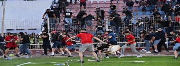 الجماهير الجزائرية تقتحم ملعب المسيرة.. تأجيل قمة نصف النهائي بين أولمبيك آسفي واتحاد العاصمة