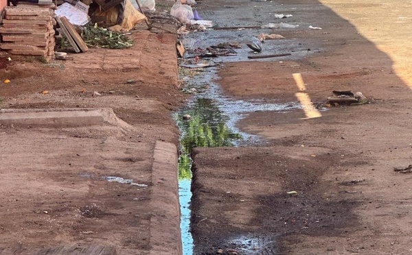 شلل مروري وتلوث بيئي.. ساكنة أولاد إبراهيم بالناظور تستنجد لرفع ضرر السوق العشوائي