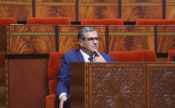 تقرير "أسود" يرصد تعثر أداء حكومة أخنوش رغم إطلاق "الأوراش الكبرى"