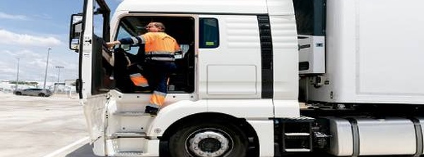 لسد الخصاص في قطاع النقل.. وزارة الداخلية الإسبانية توضح إجراءات استبدال رخص القيادة المغربية