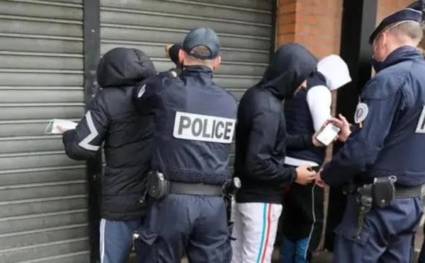 فرنسا تطرد مهاجرا مغربيا وسط تفاعل عائلة لوبان