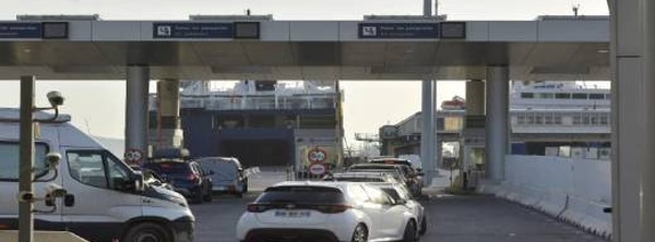 عطل مفاجئ يعطل رحلة بحرية بين الجزيرة الخضراء وسبتة ويثير استياء مسافرين  مغاربة