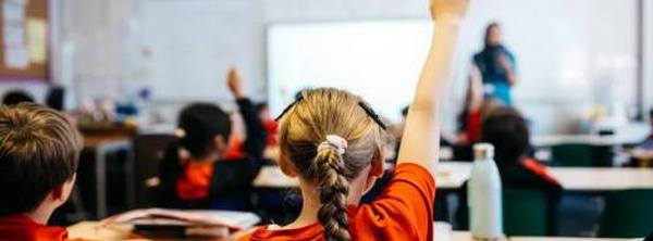 زلزال بالبعثة الفرنسية.. الحبس النافذ لأستاذة "لقنت" القاصرين دروسا في المثلية