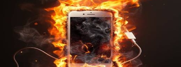 بطاريات الليثيوم تحت المجهر.. أخطاء يومية قد تحول هاتفك إلى “قنبلة منزلية”